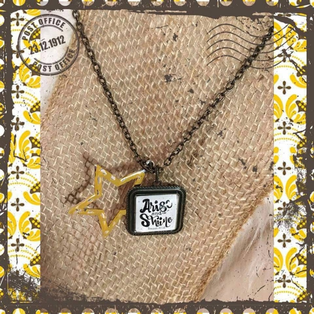 Gold Star Pendant Necklace
